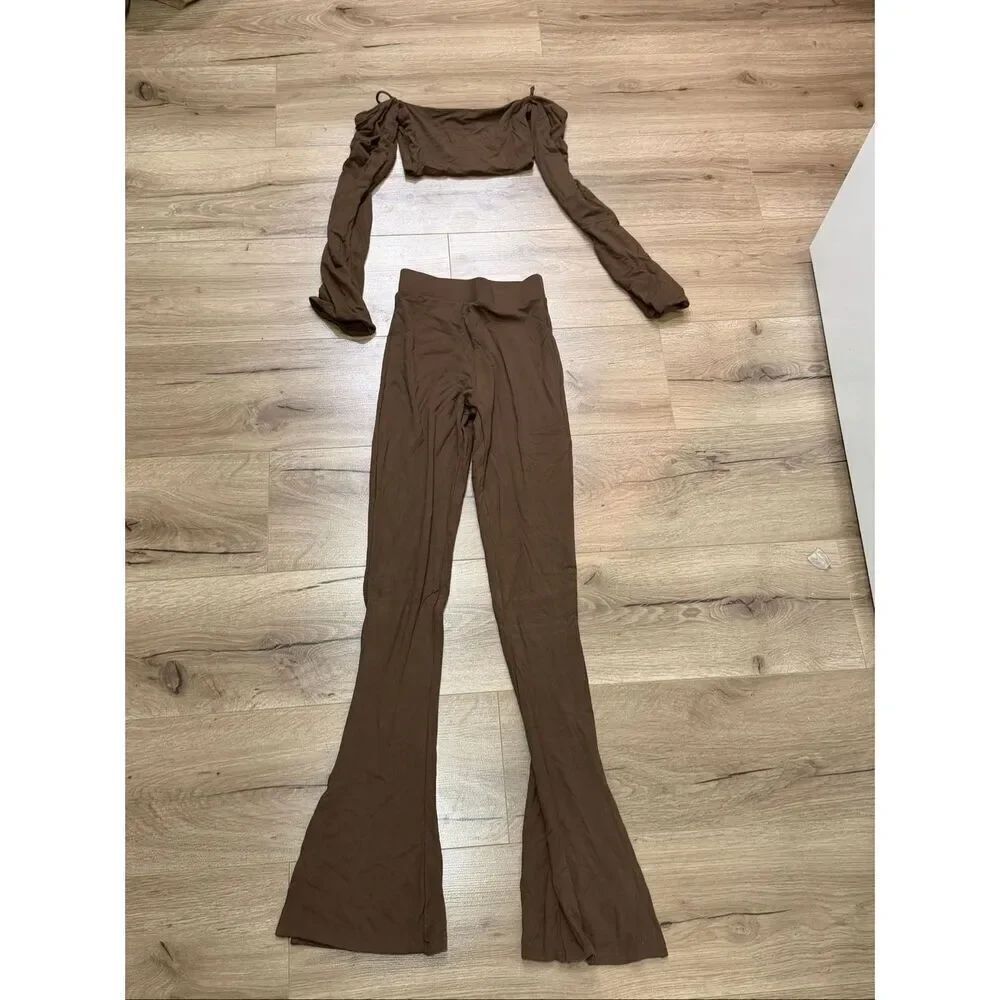 Oh Polly set size 0 women’s top cropped long sleeve and pant with minimal flare